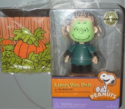 LINUS VAN PELT as the Monster w Backdrop Peanuts Great Pumpkin Figure LOOSE READ