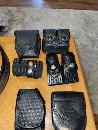 Cintura nera grande usata zio Mikes con 5 passanti a scatto e 5 accessori - Foto 2 di 7