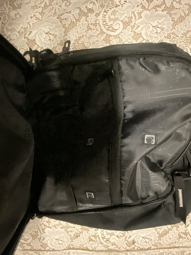 New Ogio Chevrolet Gold Bowtie Rogue Black GM Official Licensed Chevy Backpack - 第 8/14 張圖片