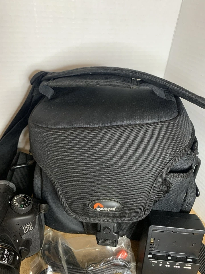 Canon EOS 60D Digital 18.0 MP SLR Camera 18-135mm Lens 2 Batteries, Charger And - Image 3 of 4