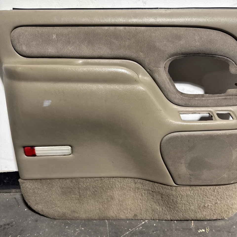 1994-1999 k2500 K3500 rear drivers door panel suburban gmc chevy tan cream Foto 3 de 4