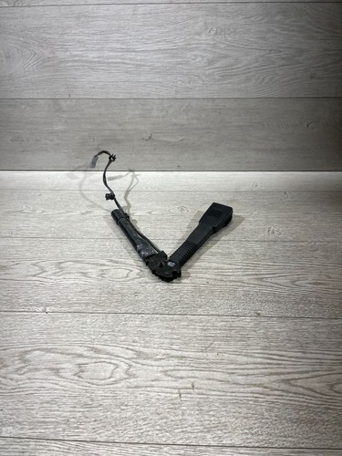 BMW 3 E90 E91 2011 Gurtschloss vorne 7213563 KAN15625