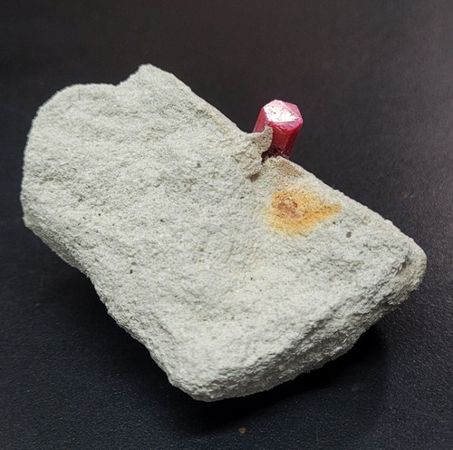 280 Ct Natural Rare Bixbite Beryl Rough Specimen Utah Red Emerald Beryl Rough - Picture 4 of 6
