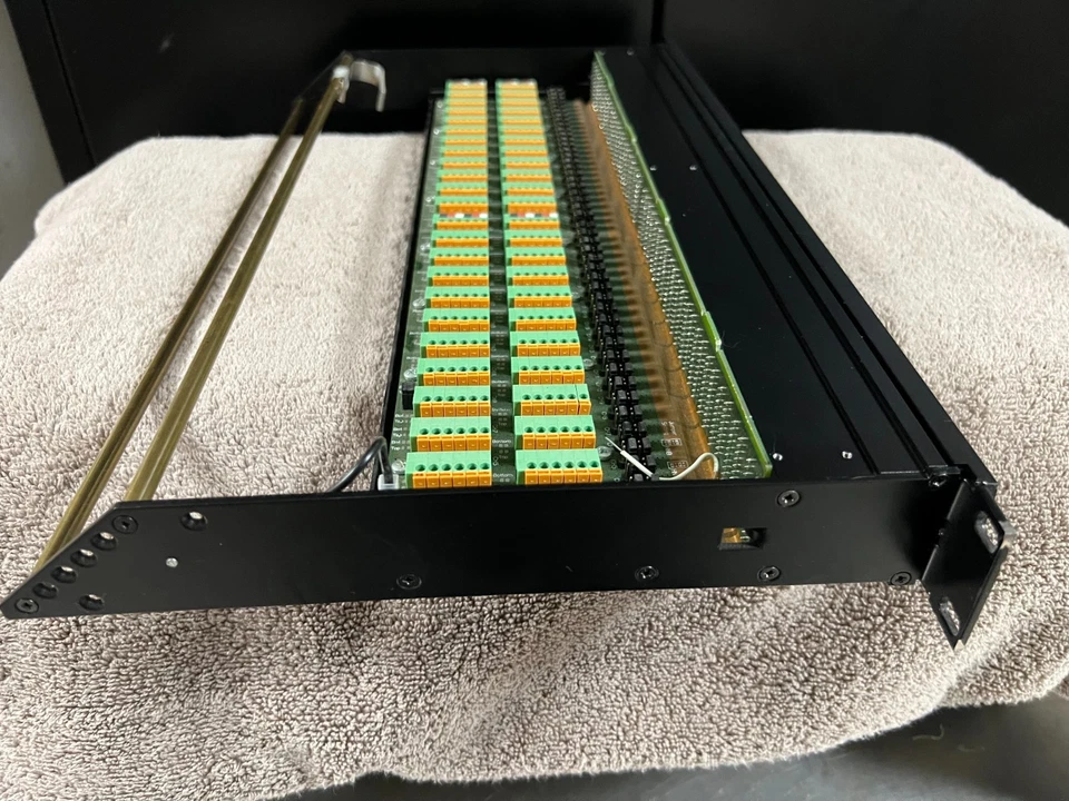 Neutrik TT Patchbay (C2000 PP P024A TT) Foto 3 de 4