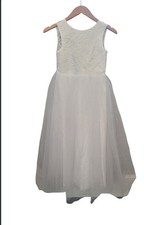 Girls white lace bodice and tulle skirt flower girl dress In Size 8