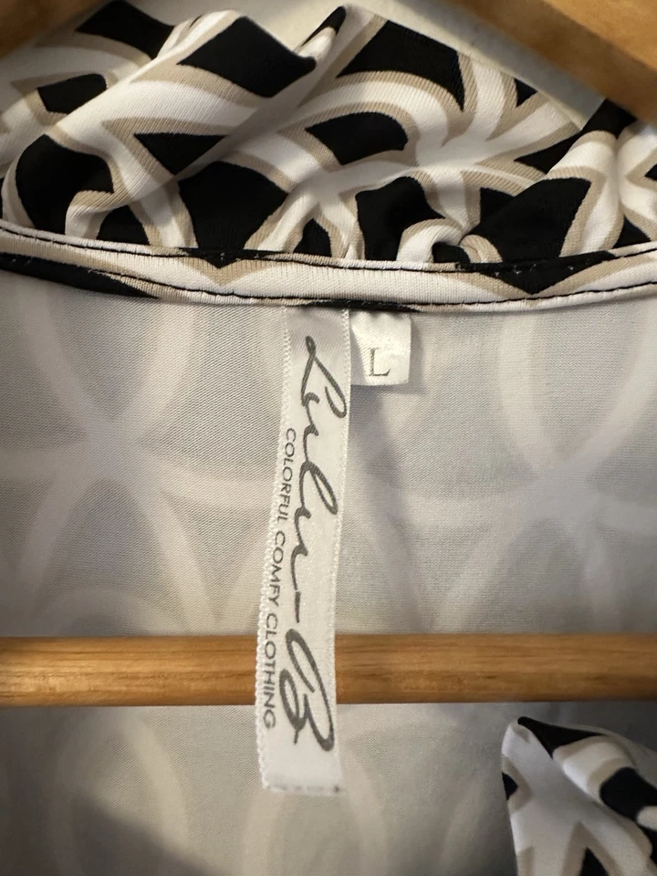 Mini Vestido Lulu-B Blanco y Negro Geométrico Columpio | Talla Grande Foto 3 de 4