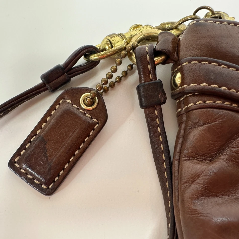 Cartera sin asas vintage COACH Soho de cuero marrón con hebilla de latón Y2k Foto 4 de 4