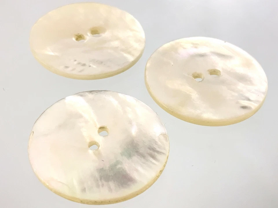 Carved MOP Mother-Of-Pearl Garment Button 1.2in Set of 3 Circle Pattern 305B - Image 4 of 4