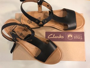 clarks t strap sandals