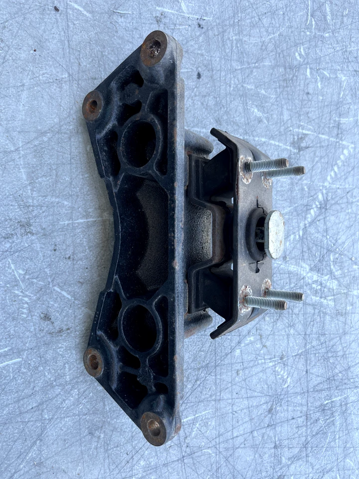 Hyundai Genesis 2013 cupé transmisión automática montaje aislante con soporte OEM Foto 3 de 4