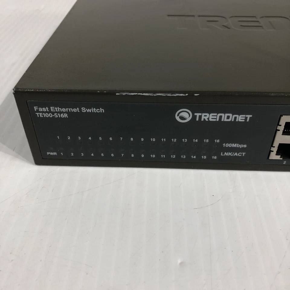TrendNet TE100-S16R 16 port 10/100 Fast Ethernet Switch - Image 2 of 4