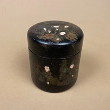 Japanese Oriental Gold Black Wooden Lacquer Box Painted Lidded Lid Round Small