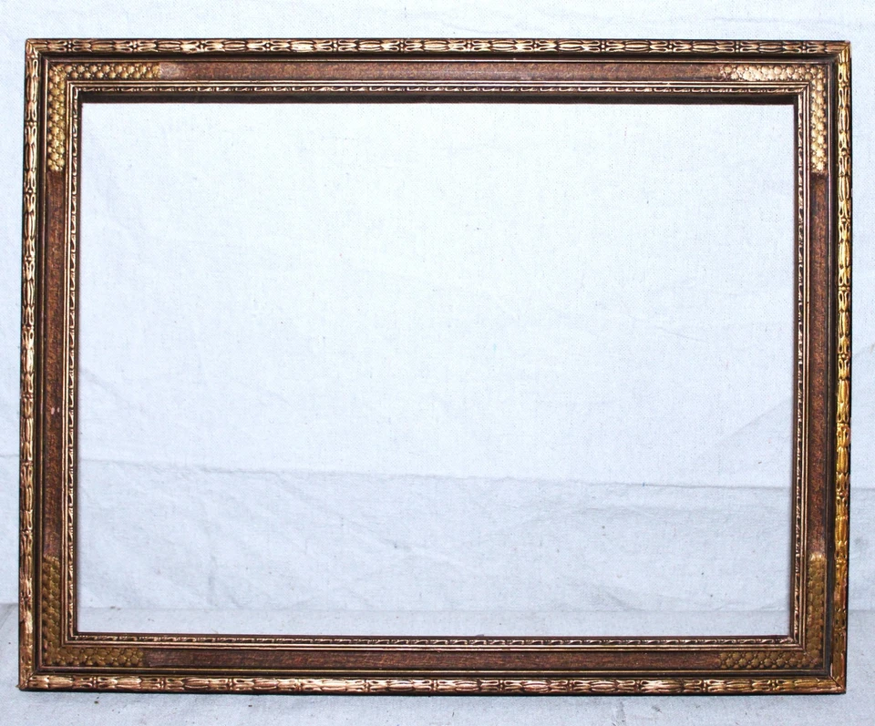 ANTIGUO MARCO DE MADERA ARTESANAL 10 X 13" ORNAMENTADO DORADO 1930 Foto 2 de 4