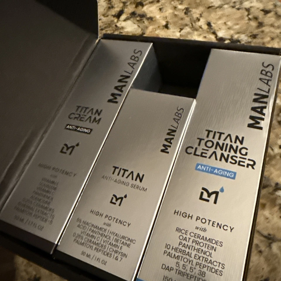 Kit de cuidado de la piel Titan antienvejecimiento para hombre - limpiador, suero facial, hidratante facial para hombre Foto 2 de 2