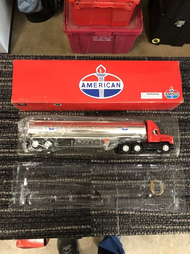 1998 American Oil Company Amoco Toy Tanker Truck (6th In A Series) NIB