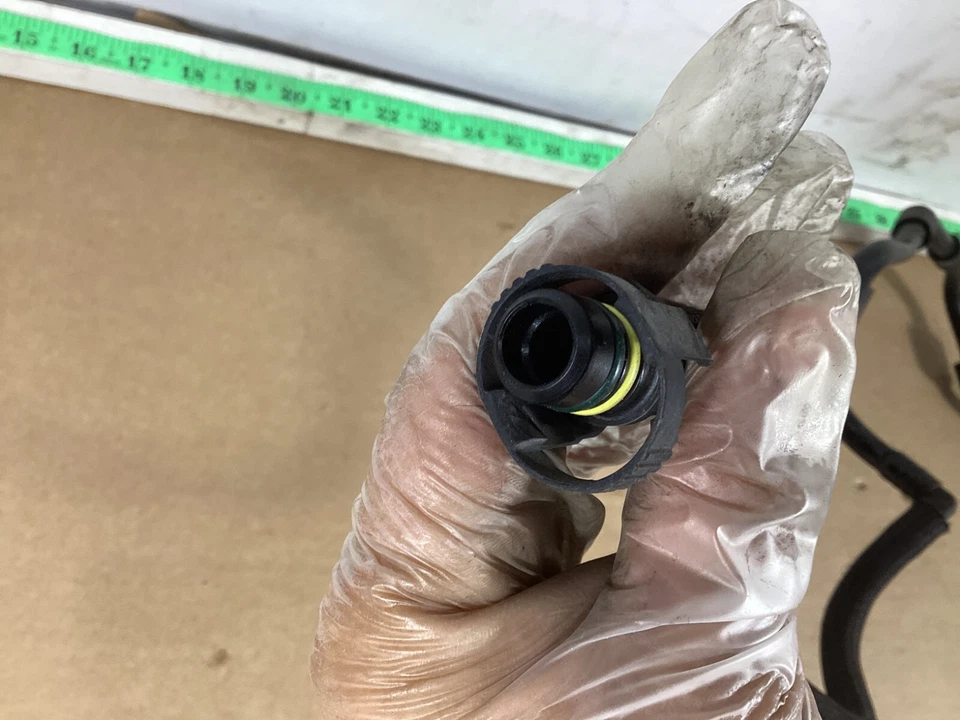 Manguera de vacío de refuerzo de freno BMW 528i 2012-2016 OEM. Foto 2 de 4