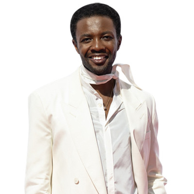 Omari Douglas (weißes Outfit) Half Body Buddy Cutout