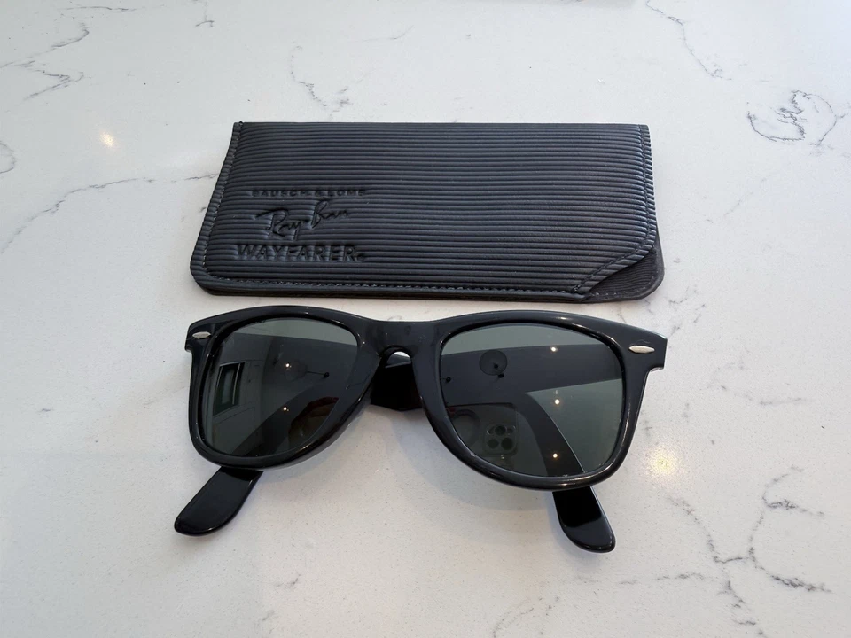 Ray-Ban Wayfarer B&L5022 Black Plastic Frame Green Tinted Glass Lenses - Image 1 of 4