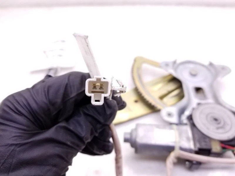 01-07 REGULADOR VENTANA PUERTA TRASERA LADO CONDUCTOR TOYOTA SEQUOIA SR5 Foto 4 de 4