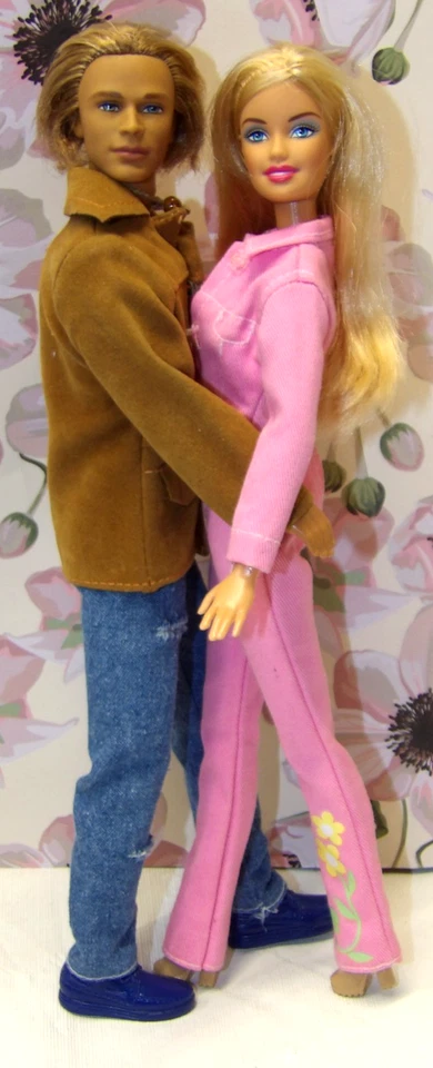 Lote de muñecas Barbie (#80)• ¡Familia de 5!• ¡Vestidas y listas para jugar! Foto 2 de 4