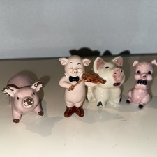 PIGS SET OF 5 POTTERY.