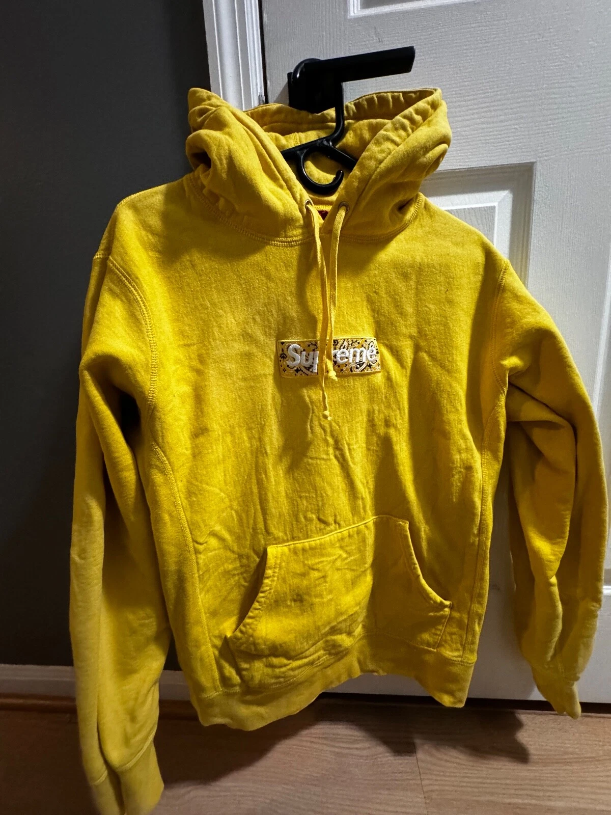 Sweat à capuche logo boîte Supreme Bandana   jaune moyen