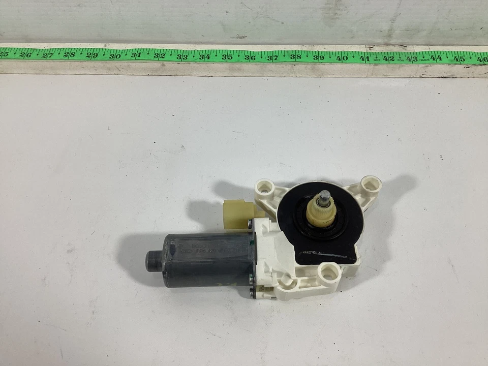 2011 - 2020 Dodge Grand Caravan Front Left Window Motor 3015587D OEM . - Image 2 of 4