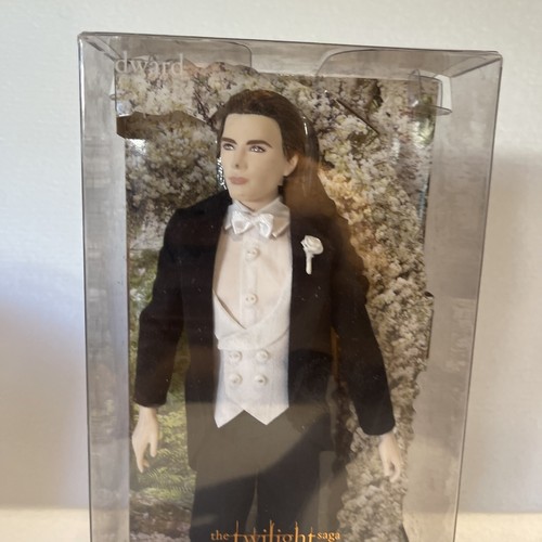 BARBIE PINK LABEL Twilight Saga BREAKING DAWN Pt 1 EDWARD w Stand COA MATTEL NIB - Picture 2 of 12
