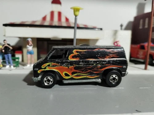 Vintage 1974 Hot Wheels Black Super Van w/ Flames Vehicle Black Walls