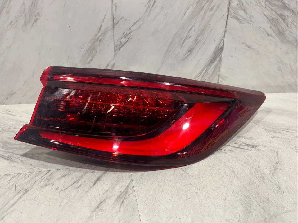 Luz trasera exterior Infiniti QX50 2019-2023 OEM lado derecho del pasajero LED 26550-5NA0 Foto 3 de 4