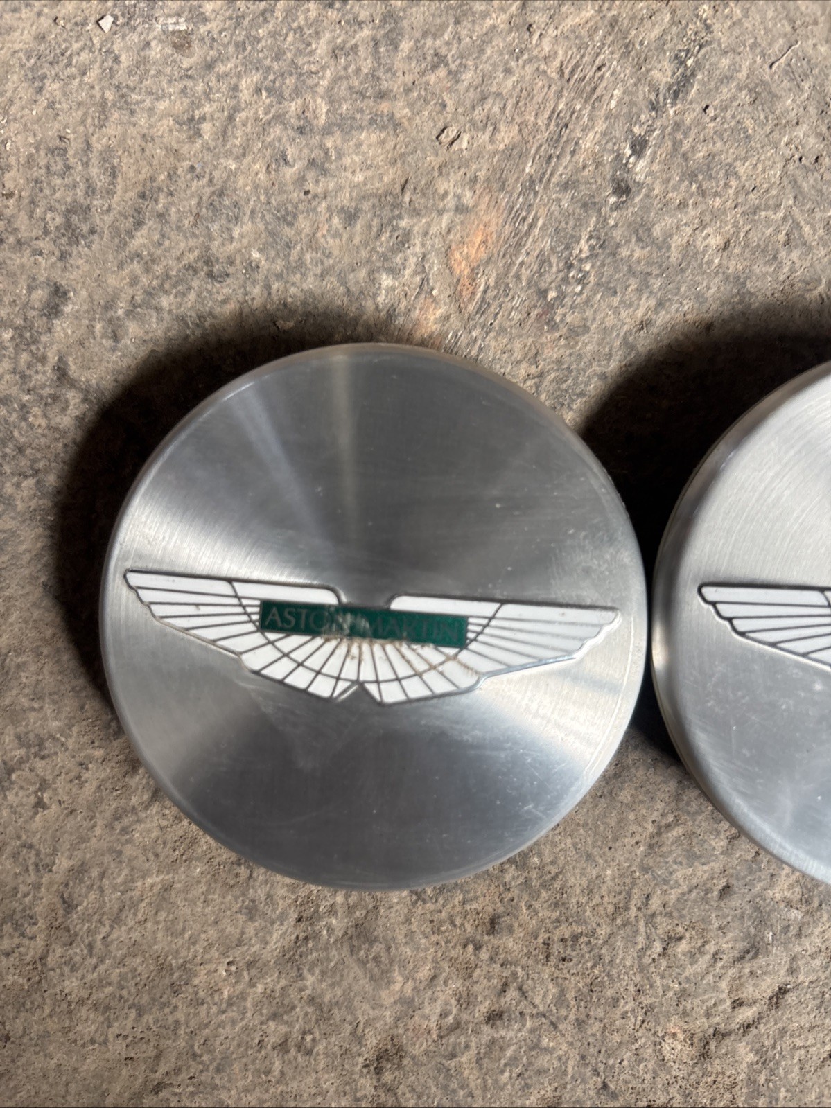 Aston Martin Wheel Centre Cap Green/Silver 2