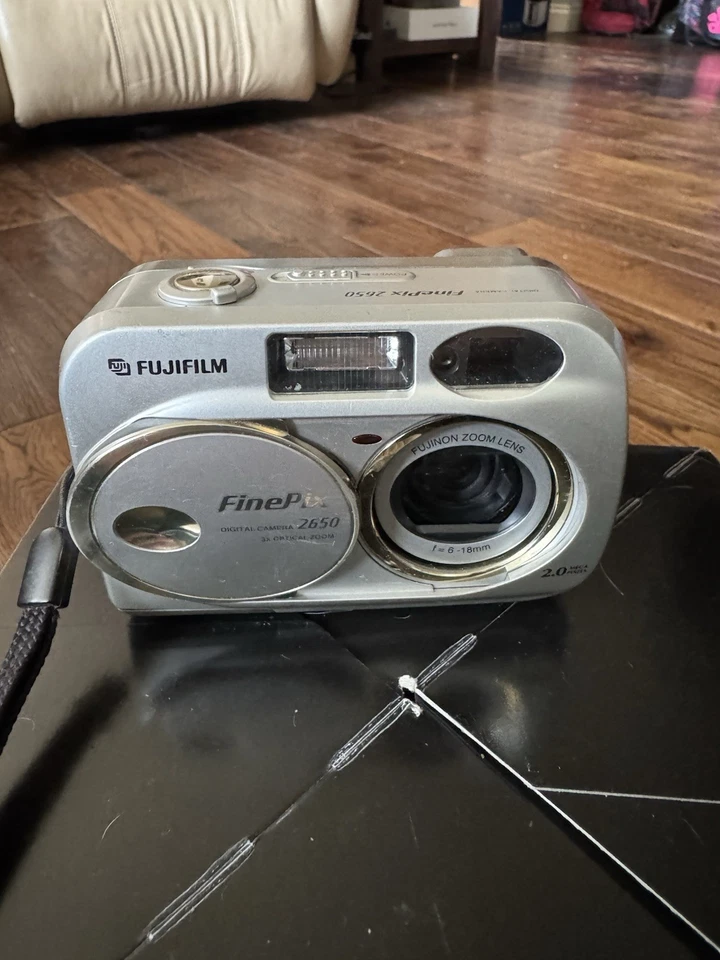 Fujifilm FinePix 2650 2.0MP Digital Camera - Metallic Silver - Image 3 of 4