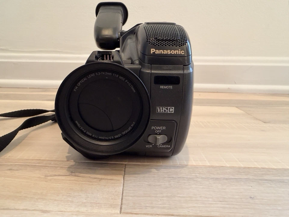 Panasonic Palmcorder PV-IQ305 Camcorder with Charger Battery Included - Image 3 of 4