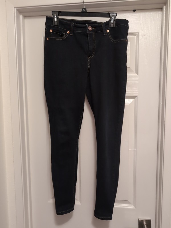 EUC Inc (Macy's) Dark Rinse Skinny Jeans, Size 8, 30w  X 28L Perfect Condition!
