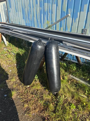 Polyform Fender F-4 (2 Stück, ca. 63 × 23 cm)
