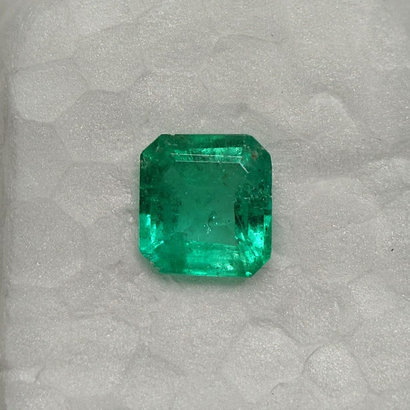 Natural Emerald 0.52 ct, approx. 5.0mm x 4.6mm x 2.8mm, Jewelry Removal e0017