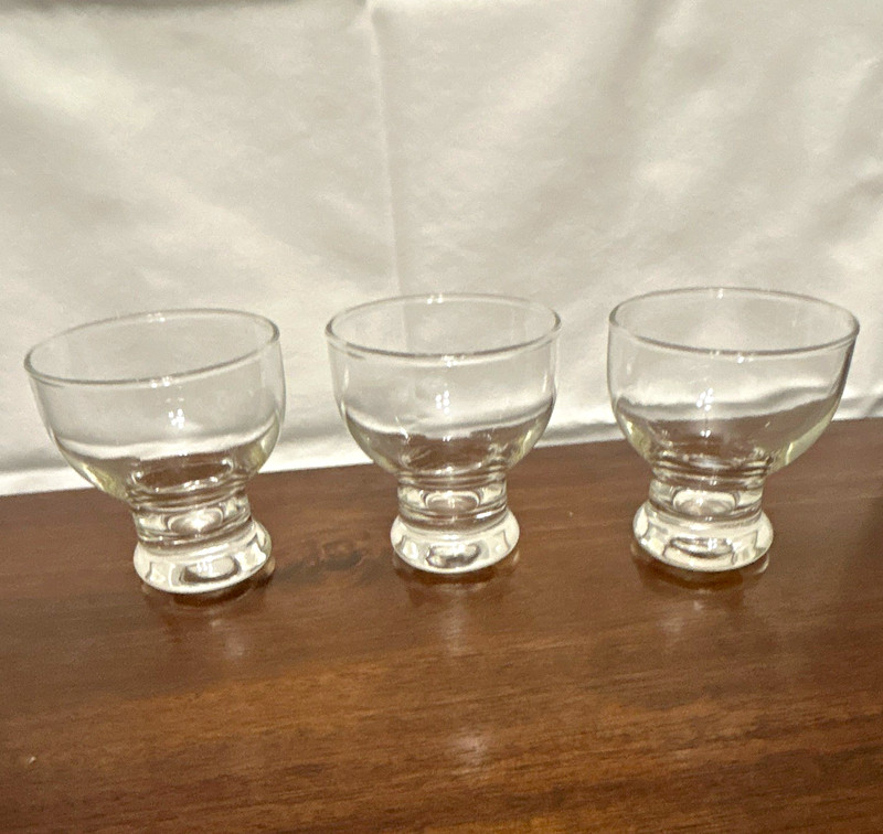 Unmarked Clear Glass Tumbler Glasses Set of 3 Three-Piece Glassware Cups