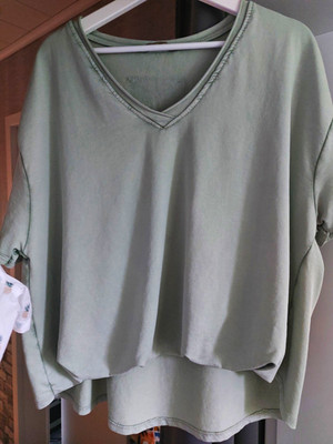 Made in Italy Damen T-Shirt Gr. L Grün V-Ausschnitt Kurzarm Ballon Jersey