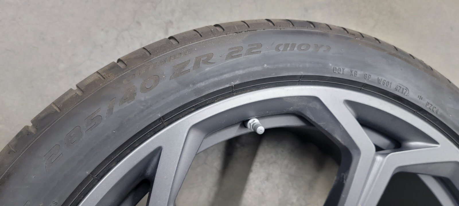 LAMBORGHINI URUS FRONT WHEEL RIM OEM 4ML601025K TIRE