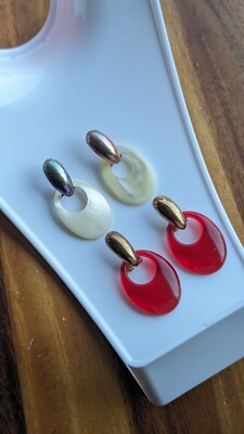Red LUCITE Faux Mother Pearl Gold Silver Tone Changeable Hoops Pierced Earrings 