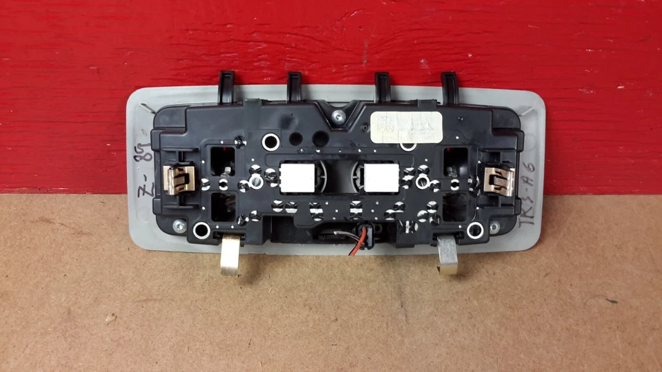 2010-2012 Chevrolet Traverse Enclave Acadia Overhead Roof Reading Map Light OEM - Image 2 of 4