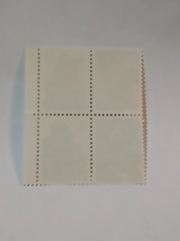 MINT NH OG 32 CENT CHRISTMAS FAMILT SCENES STAMP BLOCK FV 1.28 CV 6.50 - Image 2 of 2