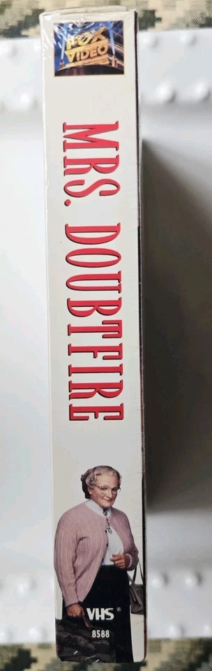 Mrs. Doubtfire (VHS, 1993) - Robin Williams - New - Image 2 of 4