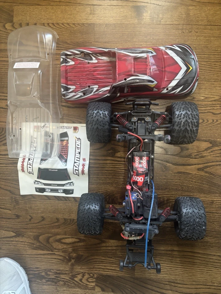 Traxxas Stampede 2WD Brushed with Radio. - Image 2 of 4