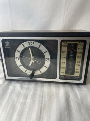 General Electric GE C4501A Vintage Clock Radio AM/FM Walnut Finish Analog