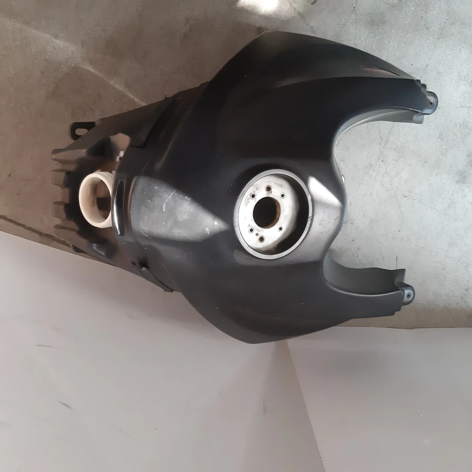 MOTO GUZZI STELVIO SERBATOIO USATO CON DANNO VERNICE Foto 2 de 4