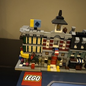 Lego Promotional Mini Modular&rsquo;s VIP 10230 Complete With Instructions