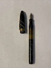 Vintage Berwick Fountain Pen Writing instrument No Ink As-Is