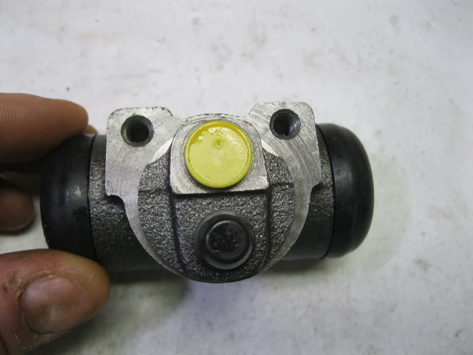 Drum Brake Wheel Cylinder Motorcraft BRWC-30-A 1F1Z-2261-CA Foto 3 de 4