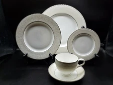 Noritake Manassa  5 Piece Place Setting